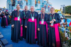 image:Image Papež František během Křížové cesty: Ježíš putuje na cestě po našem boku