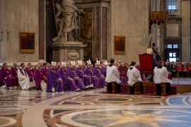 Čeští poutníci prošli Svatou branou ve Svatopetrské bazilice. Národní pouť v rámci Jubilejního roku vrcholí image:Image Čeští poutníci prošli Svatou branou ve Svatopetrské bazilice. Národní pouť v rámci Jubilejního roku vrcholí