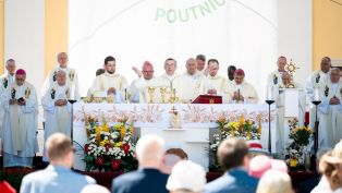 Poutníci naděje zaplnili Velehrad image:Image Poutníci naděje zaplnili Velehrad
