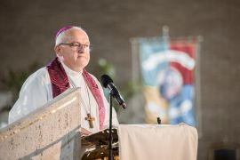 Arcibiskup Josef Nuzík vyzývá k půstu a modlitbě za mír a spravedlnost image:Image Arcibiskup Josef Nuzík vyzývá k půstu a modlitbě za mír a spravedlnost