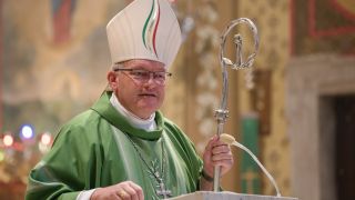 Arcibiskup olomoucký Josef Nuzík, předseda ČBK, k výsledkům voleb do Poslanecké sněmovny image:Image Arcibiskup olomoucký Josef Nuzík, předseda ČBK, k výsledkům voleb do Poslanecké sněmovny