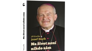 image:Image Představení a autogramiáda knihy rozhovorů s arcibiskupem Josefem Nuzíkem